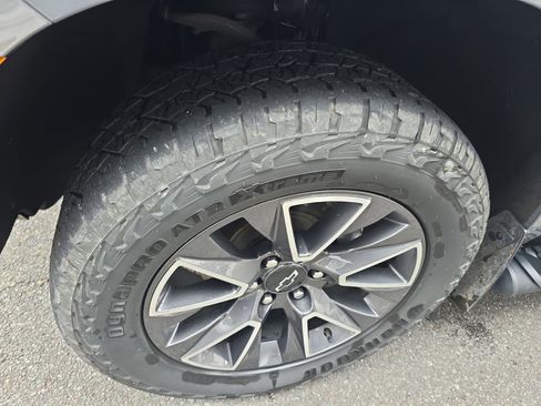 Used 2022 Chevrolet Tahoe Z71 w/ Luxury Package image 13