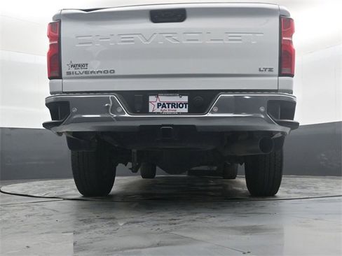 Used 2024 Chevrolet Silverado 2500 LTZ w/ LTZ Convenience Package image 43