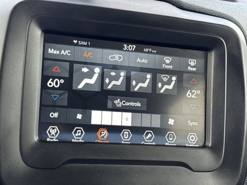 Used 2018 Jeep Renegade Altitude w/ Cold Weather Group image 27