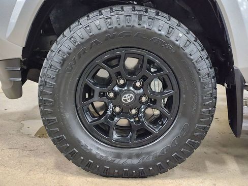 Used 2022 Toyota Tacoma SR5 RWD image 28