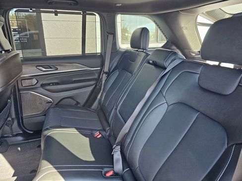 Used 2024 Jeep Grand Cherokee Overland w/ Advanced Protech Group III image 15