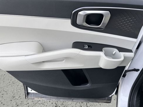 Used 2025 Kia Sorento S FWD image 24