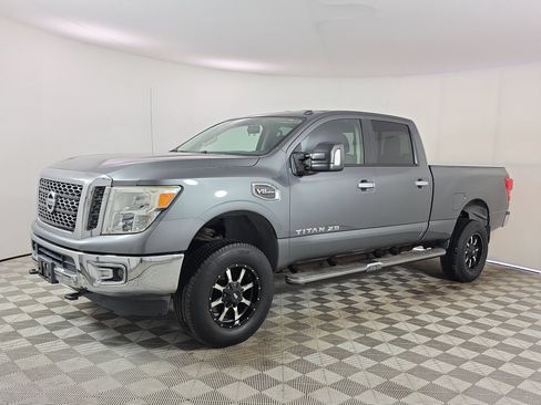 Used 2017 Nissan Titan SV RWD image 3