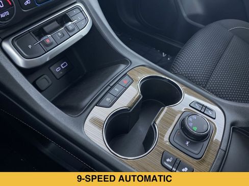 Certified 2023 GMC Acadia SLE w/ Driver Convenience Package AWD/4WD image 7