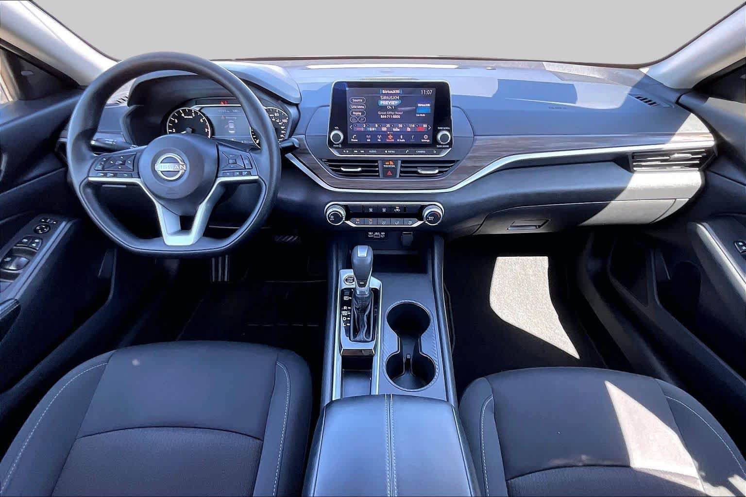 Used 2025 Nissan Altima 2.5 SV FWD image 14