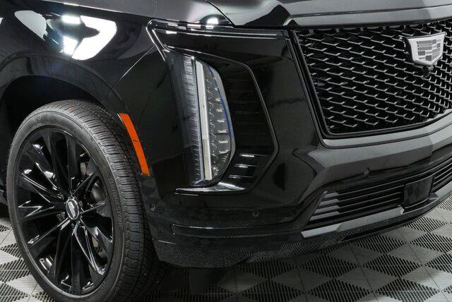 Certified 2026 Cadillac Escalade Platinum Sport w/ LPO, ONYX Package AWD/4WD image 37