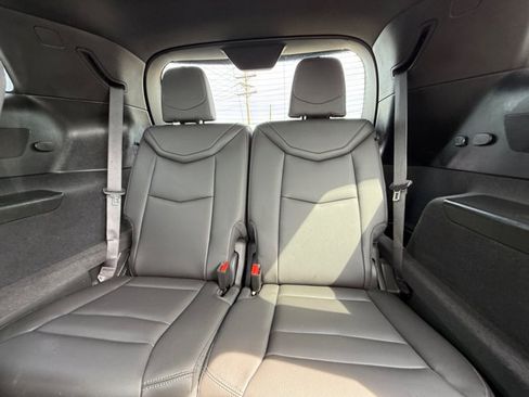 Used 2025 Cadillac XT6 Luxury FWD image 17