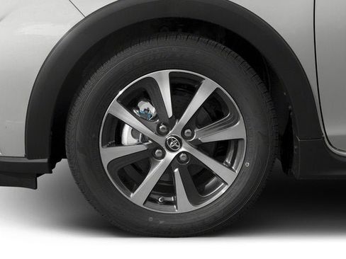 Used 2018 Toyota Prius C Three image 11