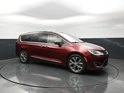 Used 2019 Chrysler Pacifica Limited w/ Tire & Wheel Group
