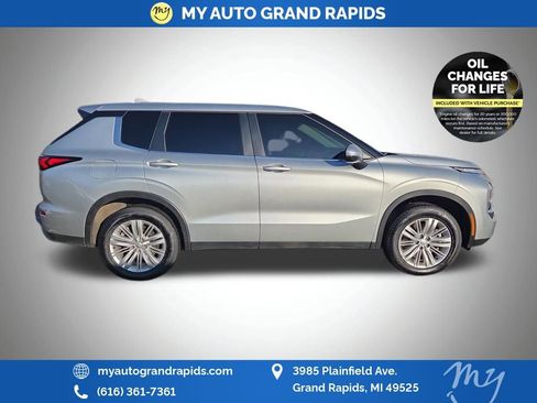 Used 2024 Mitsubishi Outlander ES image 8