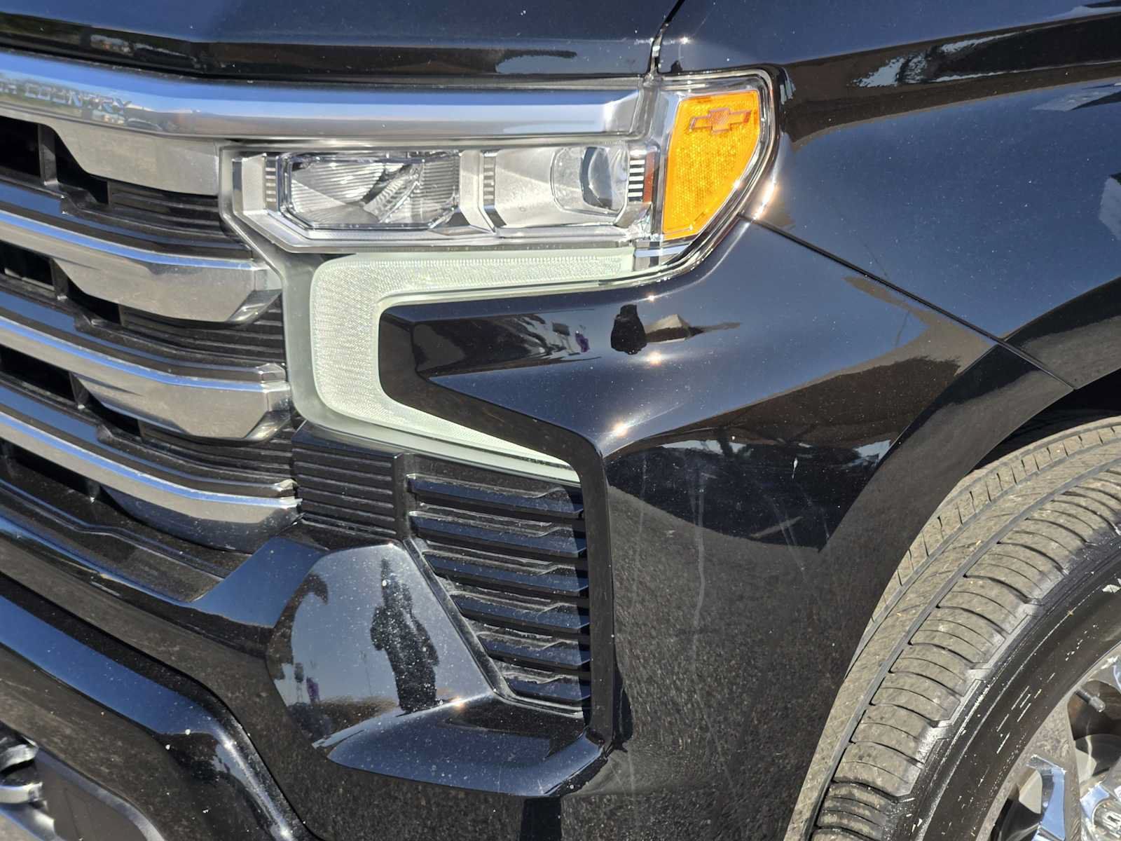 Used 2024 Chevrolet Silverado 1500 High Country w/ High Country Premium Package AWD/4WD image 9