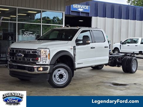 New 2025 Ford F450 XLT image 1