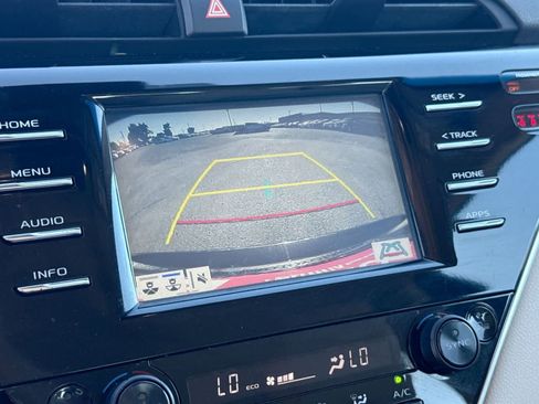 Used 2018 Toyota Camry XLE image 21