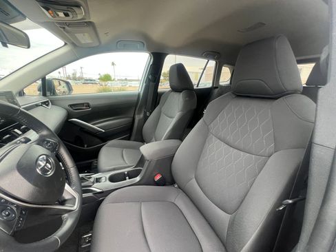 Used 2025 Toyota Corolla Cross LE image 36