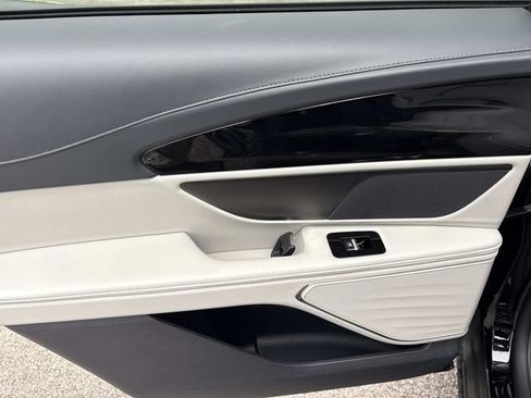 New 2026 Lincoln Nautilus Premier AWD/4WD image 19