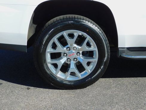 Used 2017 GMC Yukon SLT image 10