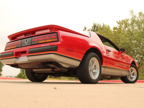 Used 1988 Pontiac Firebird Formula RWD image 21