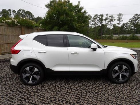 New 2025 Volvo XC40 B5 Core w/ Protection Package Premier image 4