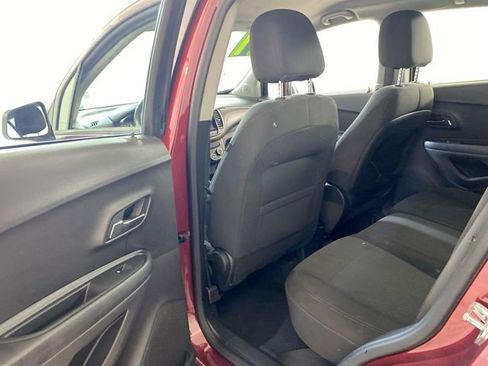 Used 2021 Chevrolet Trax LS AWD/4WD image 29