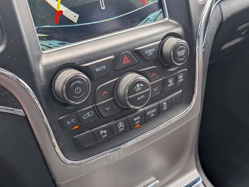 Used 2018 Jeep Grand Cherokee Limited image 25