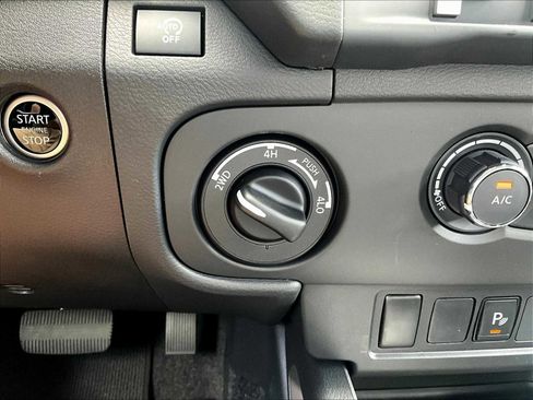 Used 2025 Nissan Frontier SV image 26