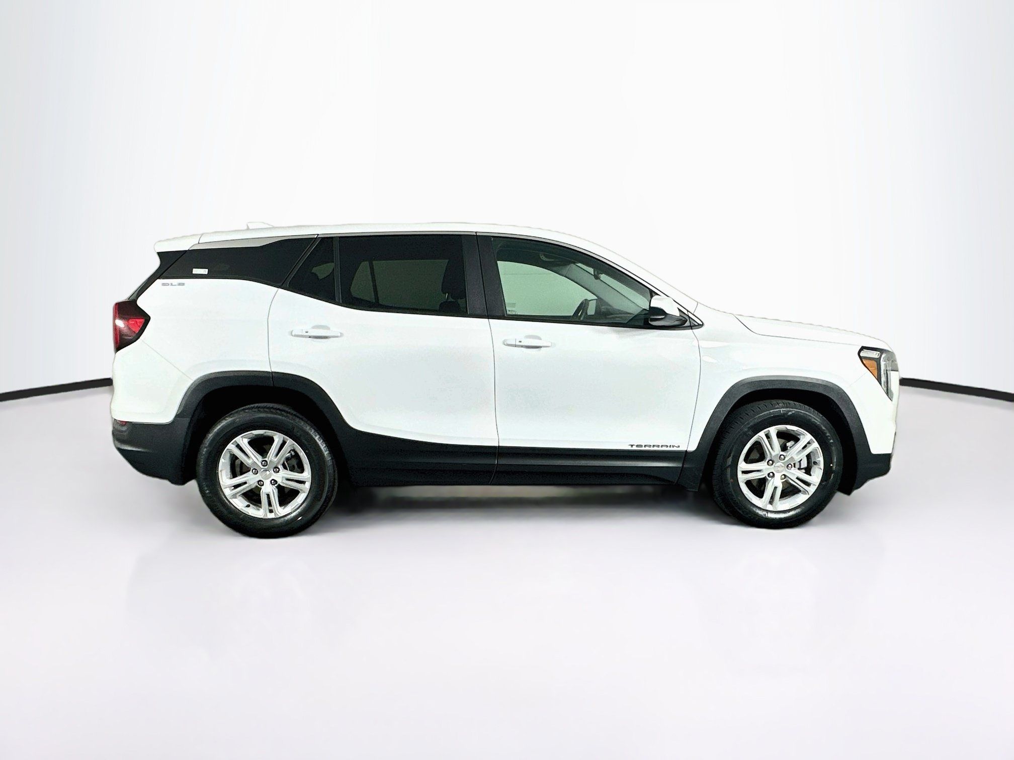 Used 2024 GMC Terrain SLE FWD image 10