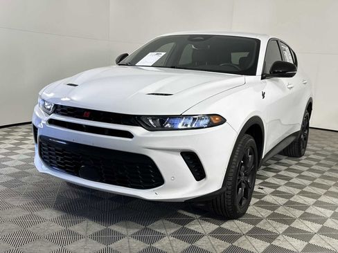 Used 2023 Dodge Hornet GT w/ Tech Pack w/o Parking image 4