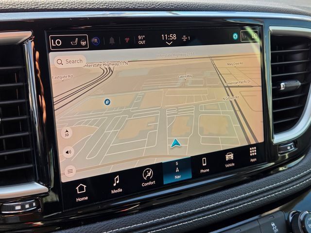Used 2024 Chrysler Pacifica Limited FWD image 21