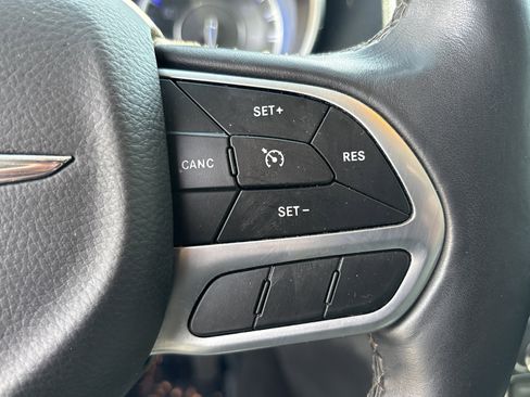 Used 2020 Chrysler 300 Limited image 23