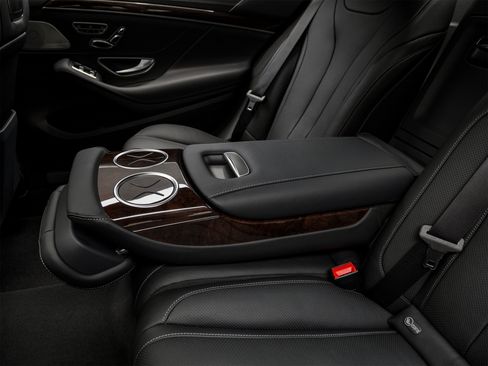 Used 2019 Mercedes-Benz S 560 Sedan image 37
