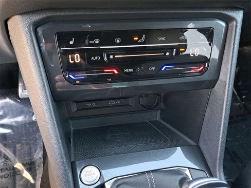 Certified 2022 Volkswagen Tiguan SE R-Line image 26