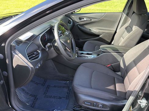 Used 2025 Chevrolet Malibu LT FWD image 9