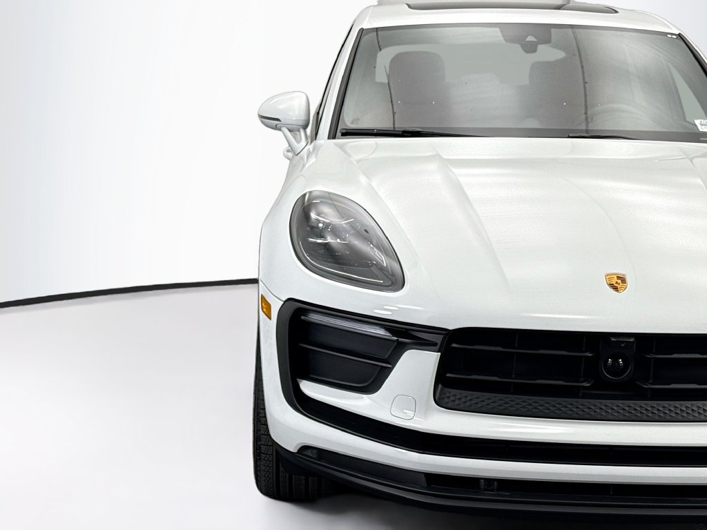 Used 2026 Porsche Macan AWD/4WD image 12