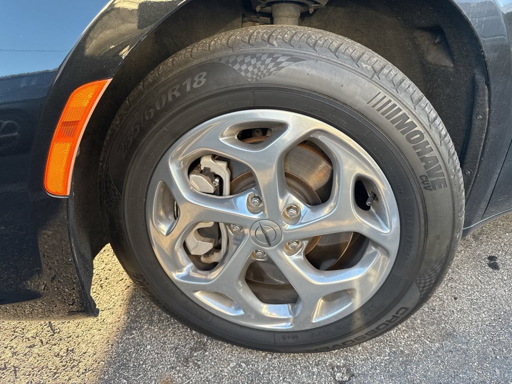 Used 2021 Chrysler Pacifica Limited AWD/4WD image 13