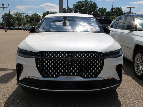 Used 2024 Lincoln Nautilus Premier AWD/4WD image 2