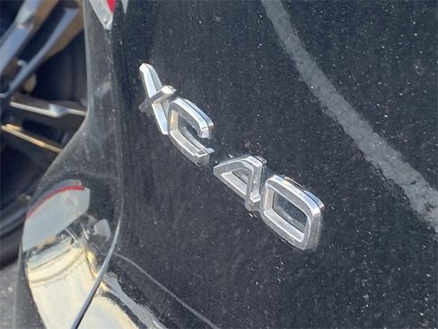 Used 2022 Volvo XC40 P8 Recharge Plus image 8