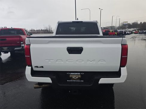 Used 2024 Toyota Tacoma TRD Off-Road image 4