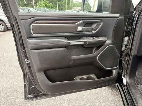Used 2025 RAM 1500 Laramie AWD/4WD image 9