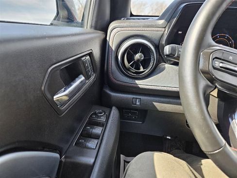 Used 2024 Chevrolet Colorado Z71 w/ Z71 Convenience Package 2 AWD/4WD image 14