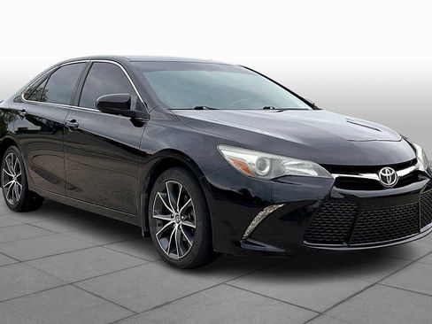 Used 2017 Toyota Camry XSE image 2