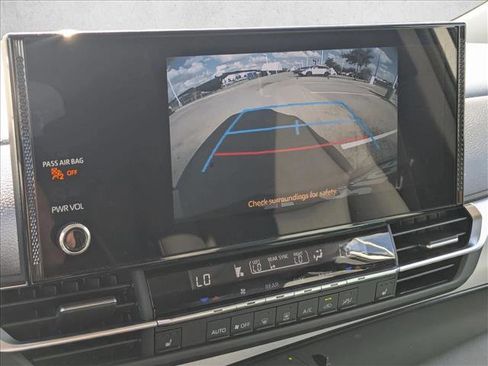 Used 2025 Toyota Sienna XLE image 13