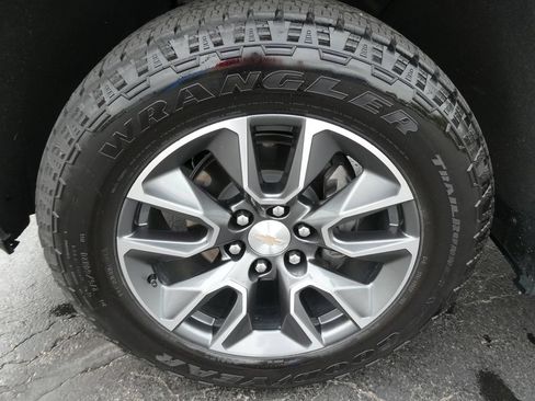 Used 2024 Chevrolet Silverado 1500 LT w/ Z71 Off-Road Package AWD/4WD image 14