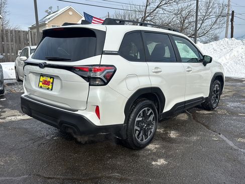 Used 2025 Subaru Forester Premium image 5