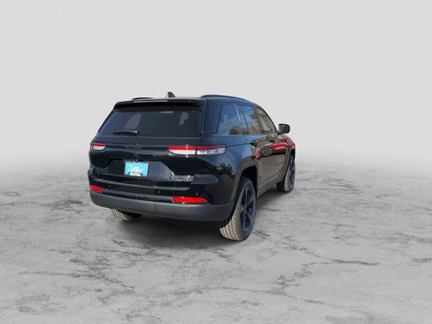 New 2025 Jeep Grand Cherokee Limited w/ Black Appearance Package image 8