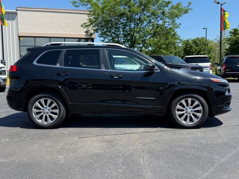 Used 2018 Jeep Cherokee Overland AWD/4WD image 8