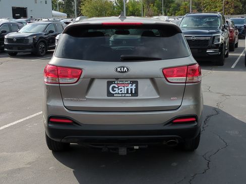 Used 2018 Kia Sorento LX image 7
