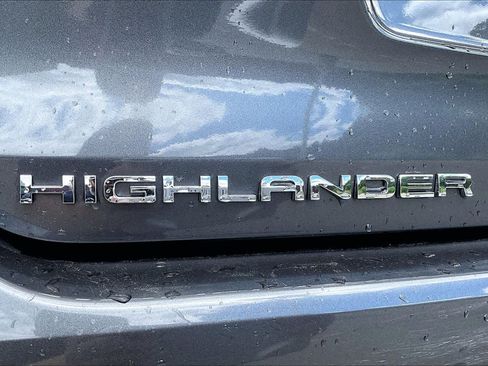 Used 2025 Toyota Highlander Limited AWD/4WD image 33