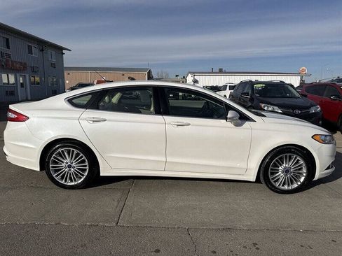 Used 2016 Ford Fusion SE w/ Equipment Group 202A FWD image 9