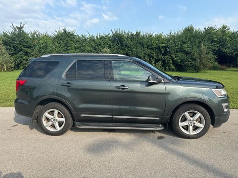 Used 2016 Ford Explorer XLT w/ Equipment Group 202A AWD/4WD image 14