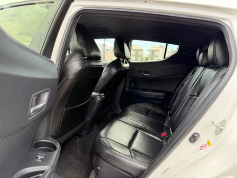 Used 2018 Toyota C-HR XLE FWD image 28